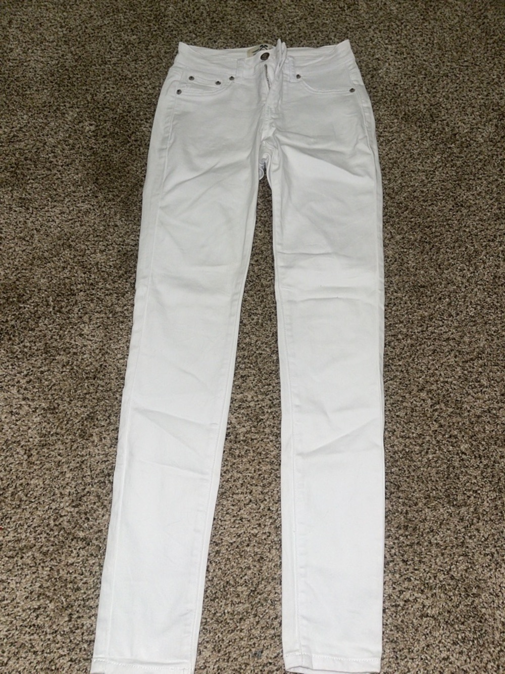 Slim White Women's Skinny Jeans - Clean Classic Fit